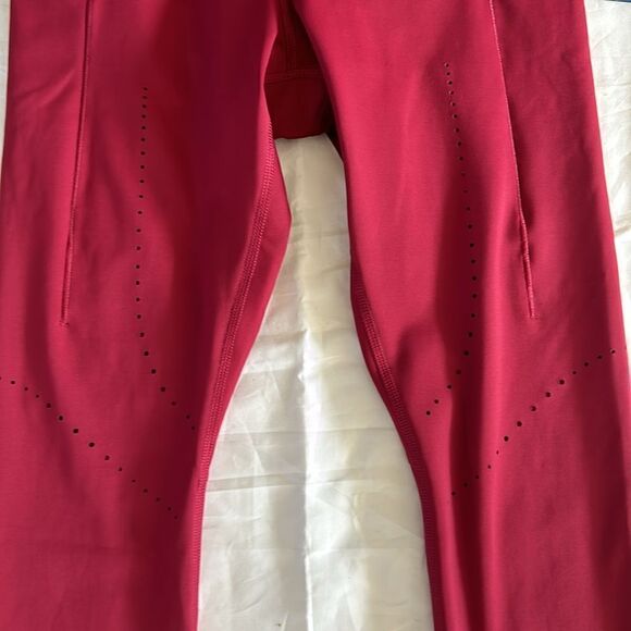 Brooks Women's Method 3/4 Tights, Color is Razzmatazz, Small, NWT - Picture 4 of 10